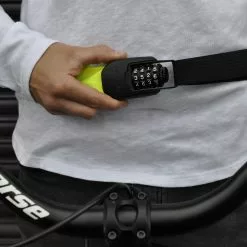 Hiplok Spin Chain Lock Black -Cykler Salg SP1NY WORN CLOSE UP 1 1